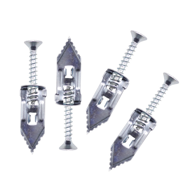 মেটাল প্লাস্টারবোর্ডের দেয়ালে হাতুড়ি স্ক্রু দিয়ে প্লাগ ফিক্সিং